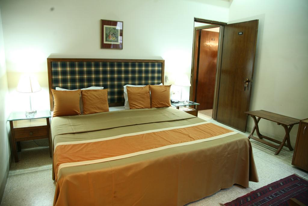 The Royal Residency Hotel New Delhi Bagian luar foto